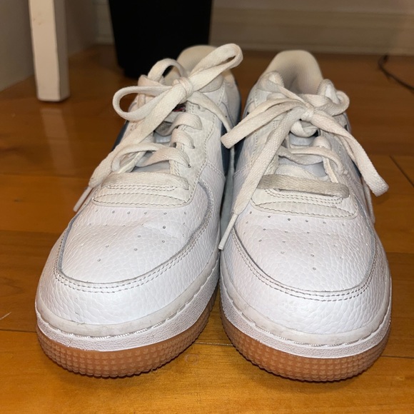 Nike Air Force 1 Low '07 White
Obsidian gum bottom size 6.5Y DISCONTINUED - Picture 2 of 4
